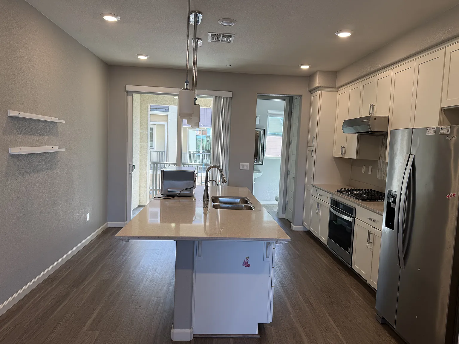 2 bed, 2.5 bath, 1236 sqft, $3,800 — Photo 3