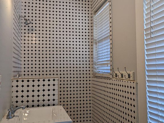 4th image of 1117 N Crawford St #4