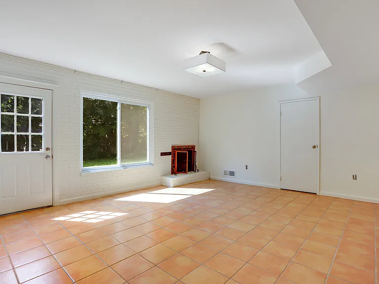 4516 Gretna St — Photo 23