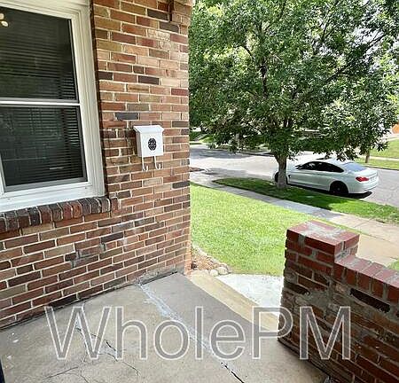4th image of 1429 Rosemary St