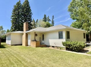 318 8th Ave SW, Rugby, ND 58368