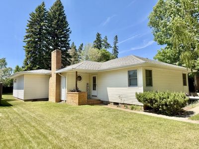 318 8th Ave SW, Rugby, ND, 58368