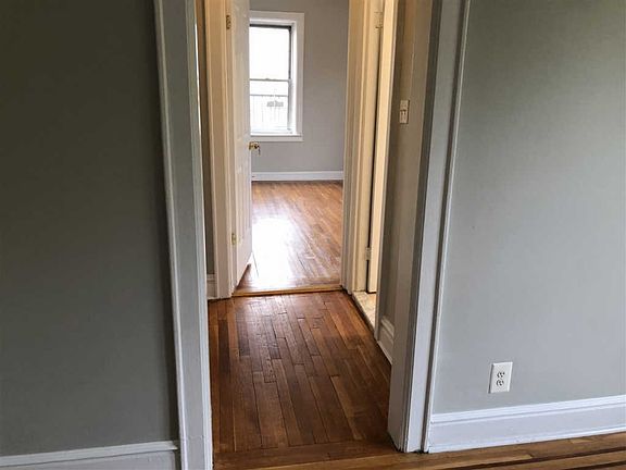 5th image of 149 Bentley Ave APT E3