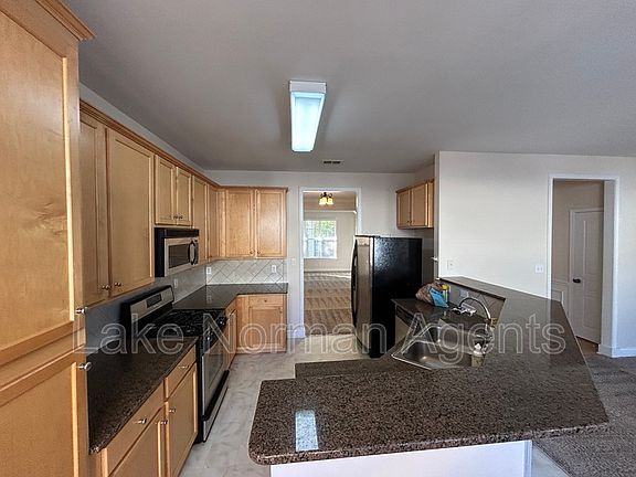 3rd image of 9711 Cadman Ct