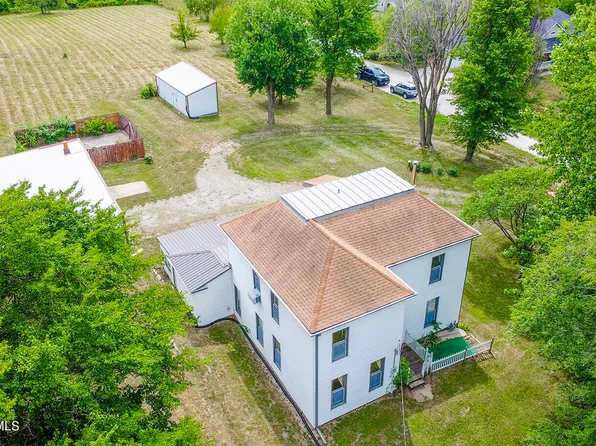 201 Leonard Ave, Fayette, MO 65248