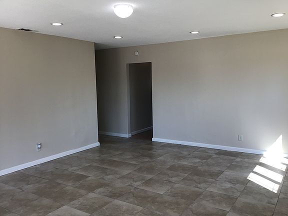 3rd image of 9641 Greenwood Ave