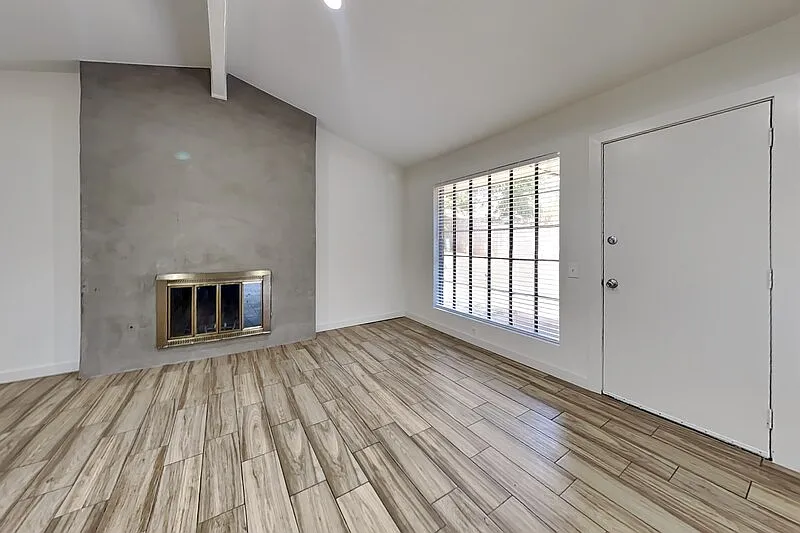 4 bed, 2.0 bath, 2268 sqft, $1,875 — Photo 3