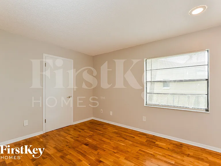 111 Slade Dr — Photo 14