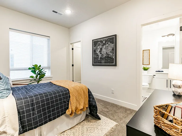 Central Heights Townhomes — Photo 57