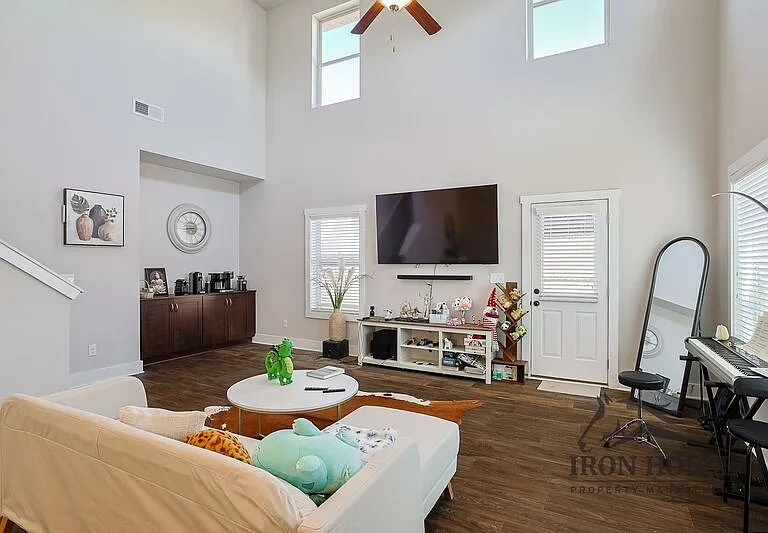 484 Park West Blvd — Photo 11
