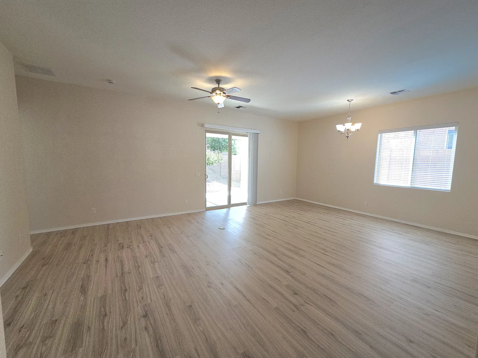 3 bed, 1590 sqft, $2,300 — Photo 4