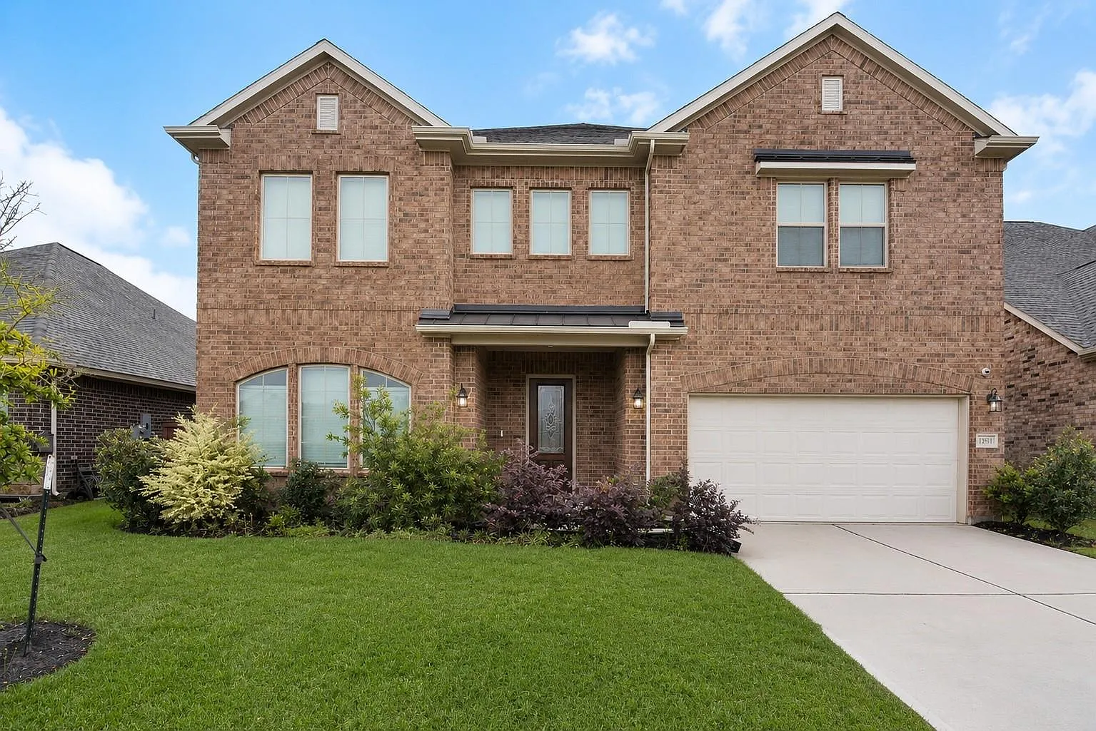 5 bed, 3.5 bath, 3893 sqft, $3,400 — Photo 1