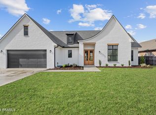 308 Sugar Creek Ln, New Iberia, LA 70563