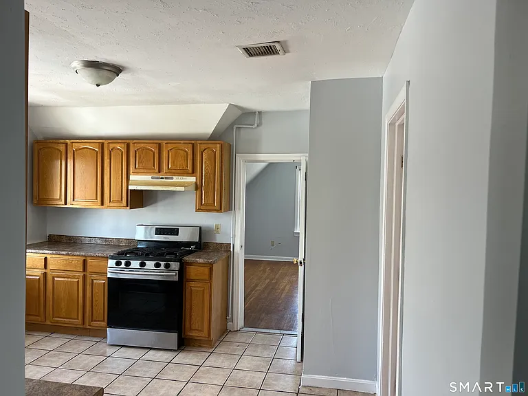 137 Hollister Ave — Photo 18