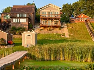 737 Chapman Lake Dr, Warsaw, IN 46582