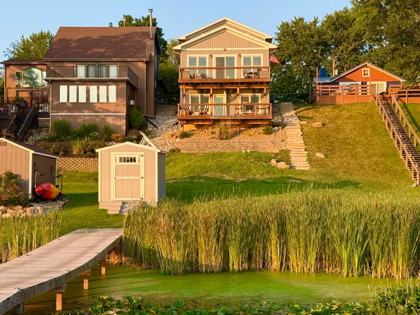 737 Chapman Lake Dr, Warsaw, IN 46582