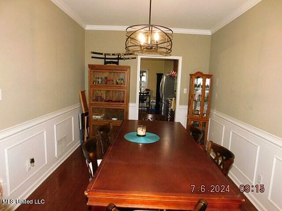 5th image of 2390 Oak Creek Dr