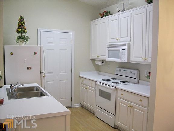 4th image of 3033 Bentley Park Cir