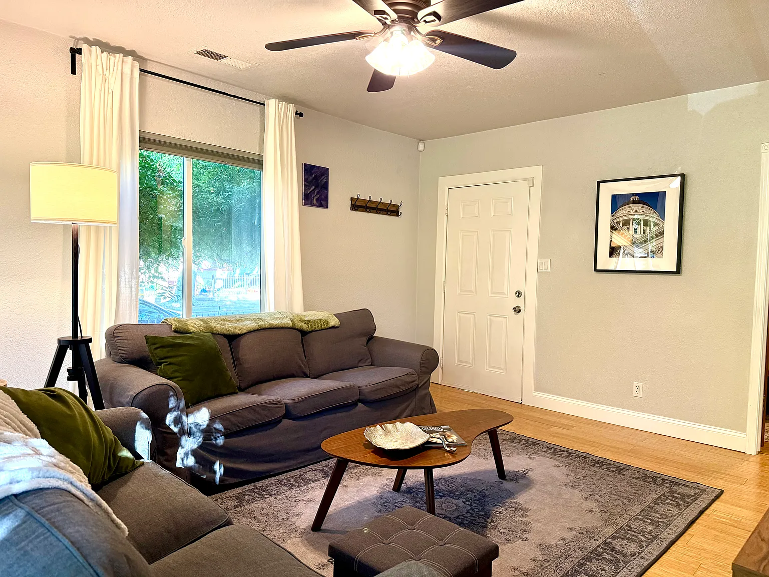 3 bed, 1048 sqft, $3,500 — Photo 4
