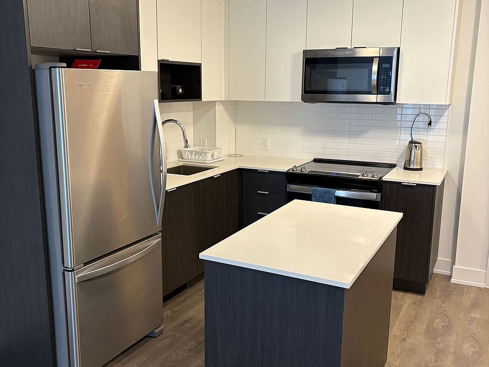 1st image of 202 Burnhamthorpe Rd E #1208W