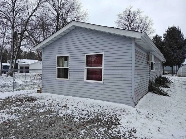 6329 E Lake Ave, Knox, IN 46534