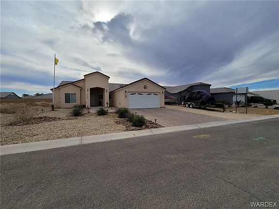 2nd image of 2114 E Oasis Ln