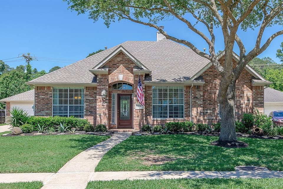 1st image of 215 Rustic Oaks Dr
