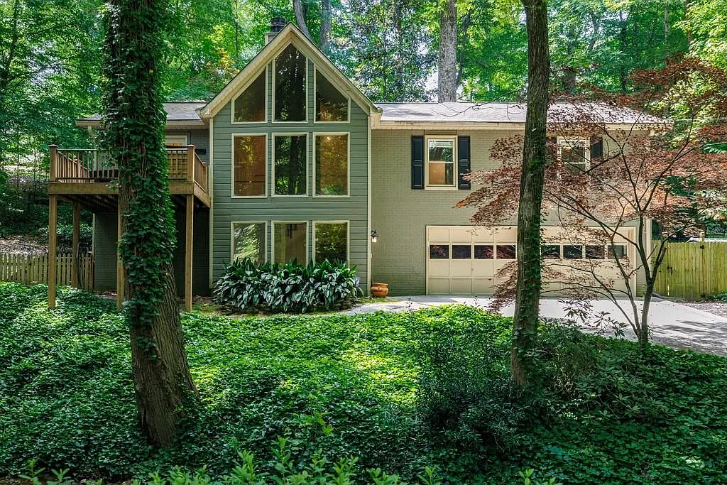 4 bed, 3.0 bath, 2374 sqft, $3,250 — Photo 2