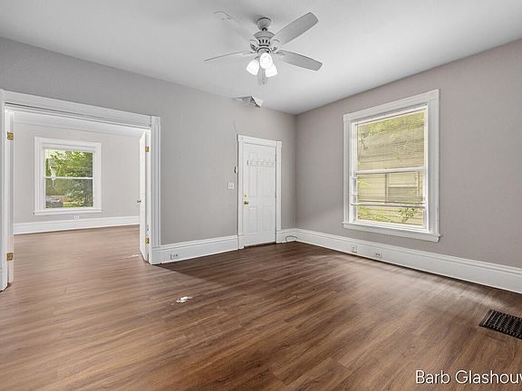 4th image of 1559 Forrest Ave NE