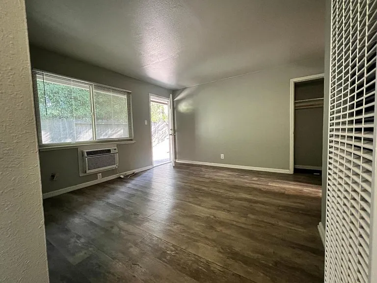 2514 Q St #5 — Photo 6