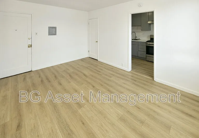 2039 Macarthur Blvd #10 — Photo 4