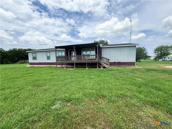 824 Gilbert Rd, Edna, TX 77957