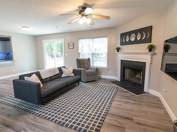 3rd image of 516 Briarhill Ct