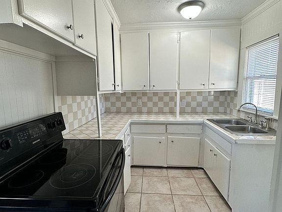 5th image of 3600 S Polk St
