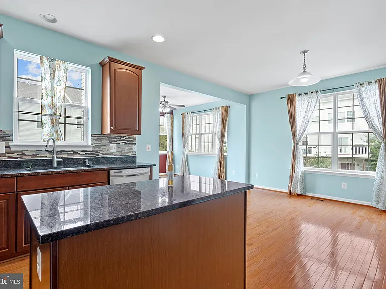 22667 Flowing Spring Sq — Photo 14