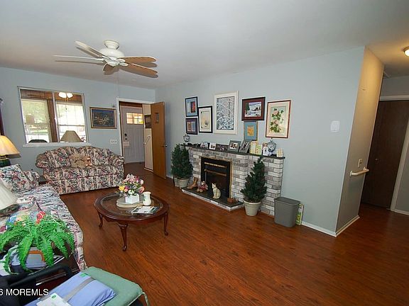 5th image of 8 Revere Court