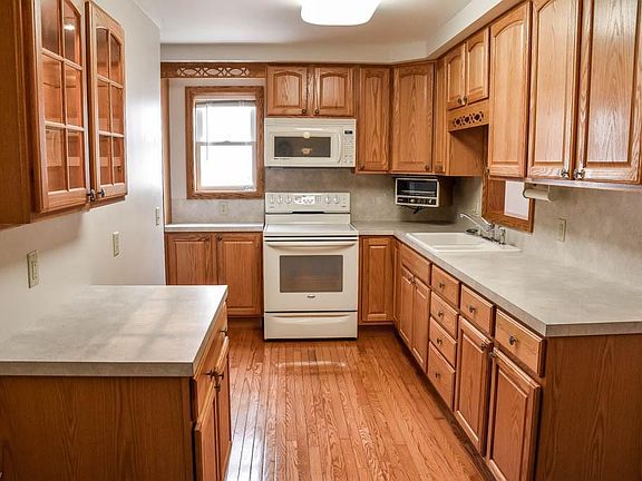4th image of 727 Orchard Ave NE