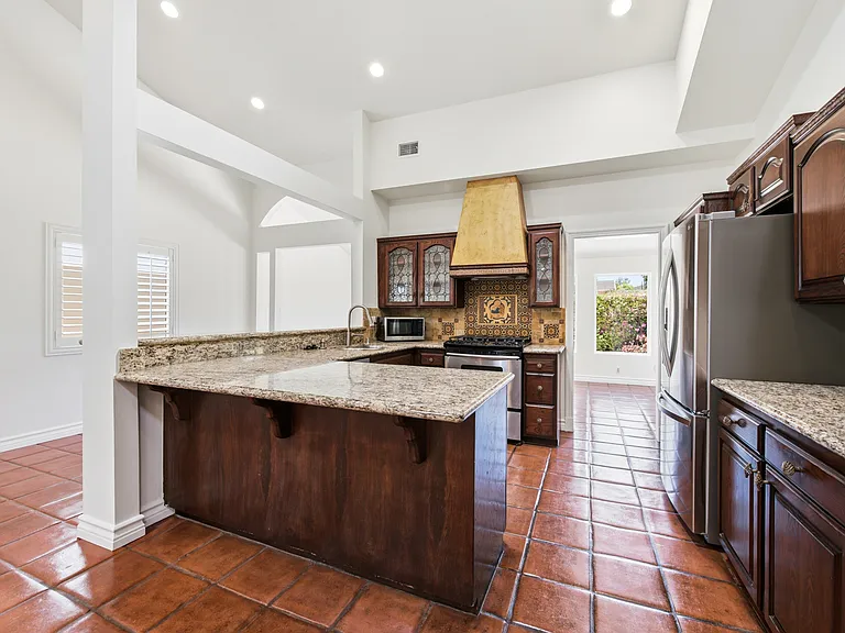 1090 Elfstone Ct — Photo 12