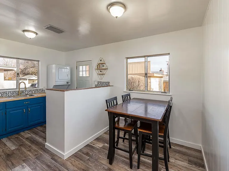 1216 Gordon Ave — Photo 1
