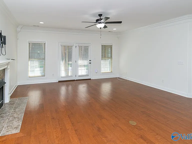 161 Huntsmen Ln — Photo 5