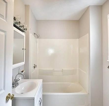 5th image of 36 Ashland St #1