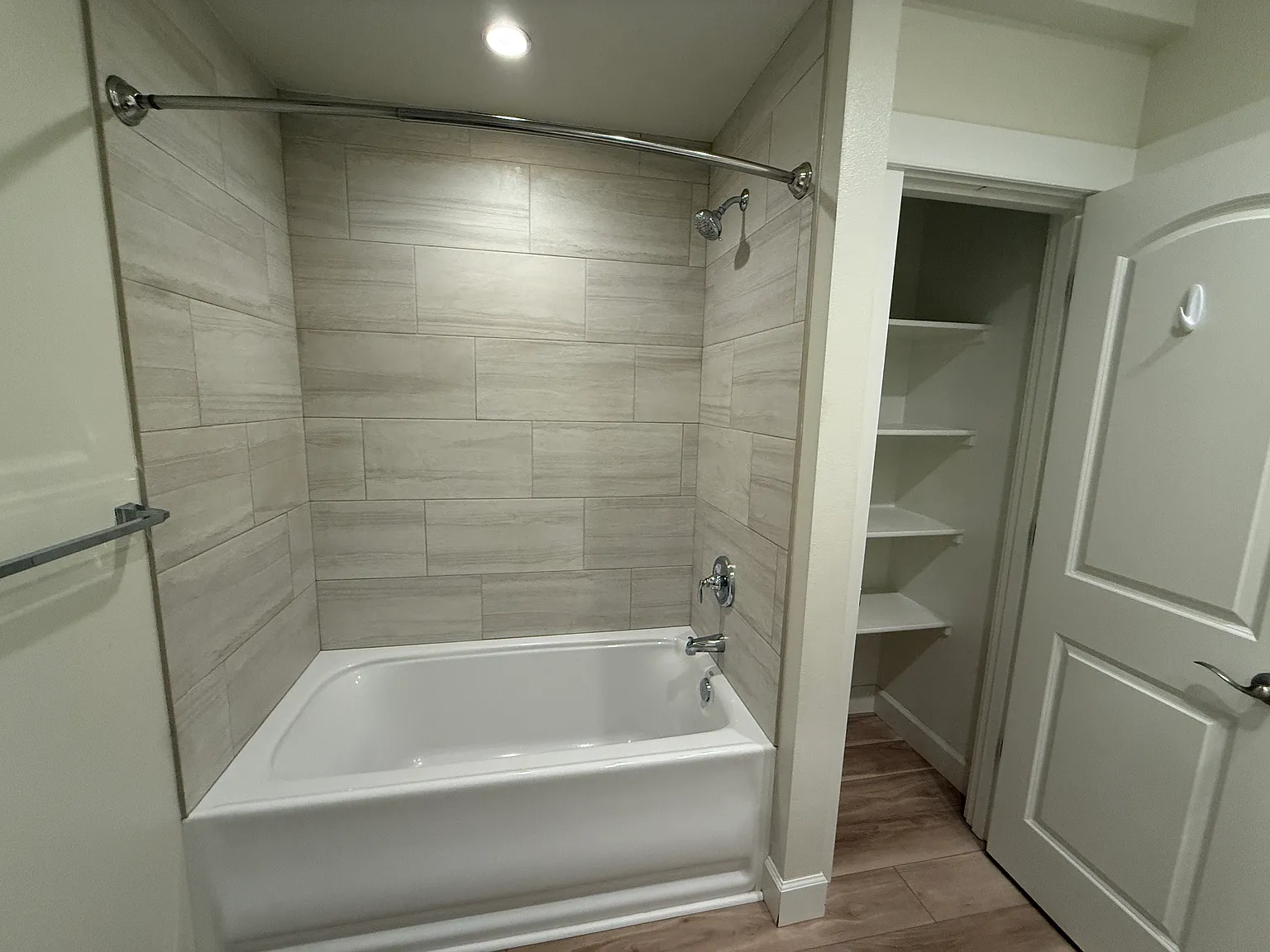 2 bed, 1150 sqft, $1,700 — Photo 4