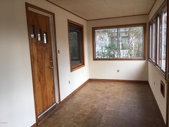 4th image of 846 W Larch Ave