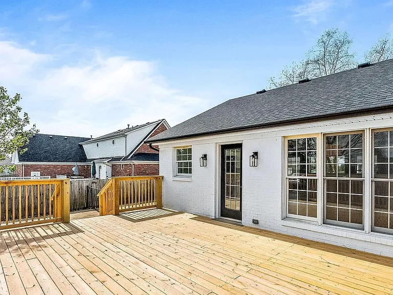 400 Newman Way — Photo 34