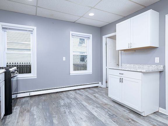 5th image of 156 Urban Ave #1