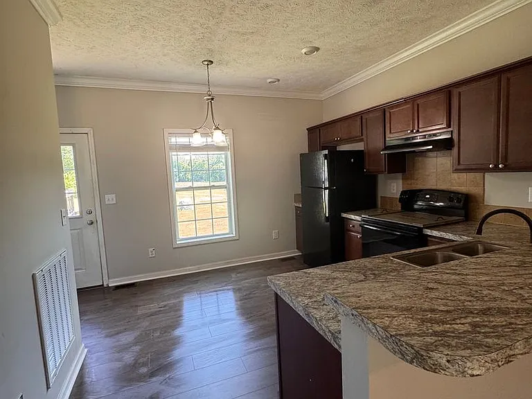 173 Cowell Ln — Photo 4