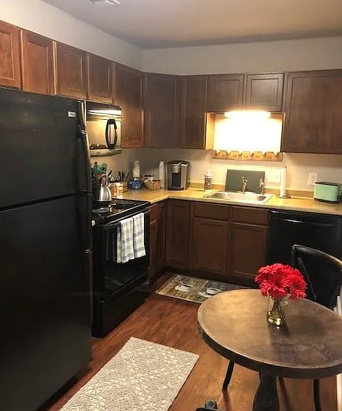 1818 Clover Ln — Photo 5