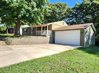 225 Merriweather Ln, Fairview Heights, IL 62208