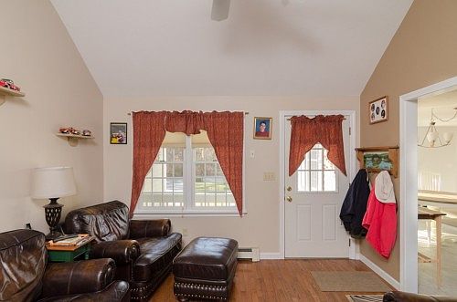 5th image of 7 Colleen Dr