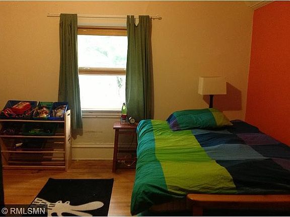 2nd image of 415 Queen Ave N